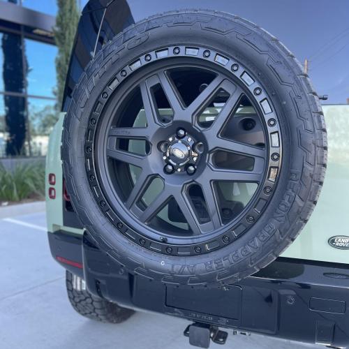 Mantra Wheels for Land Rover Defender Seamak Satin Black with Gloss Black Outer