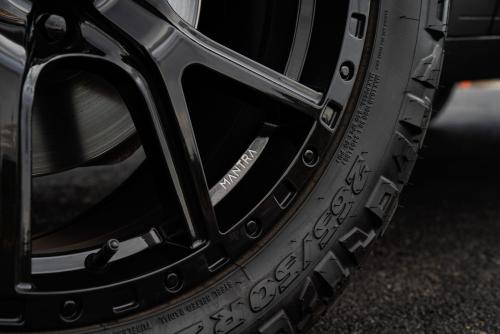 Mantra Wheels for Porsche Cayenne White Knighthawk Gloss Black