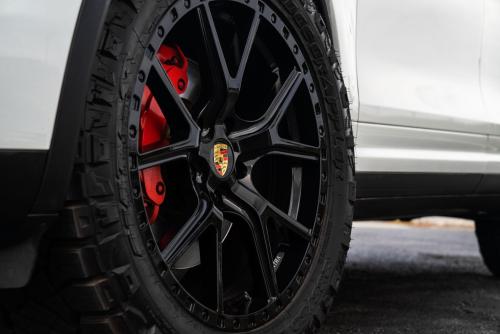 Mantra Wheels for Porsche Cayenne White Knighthawk Gloss Black